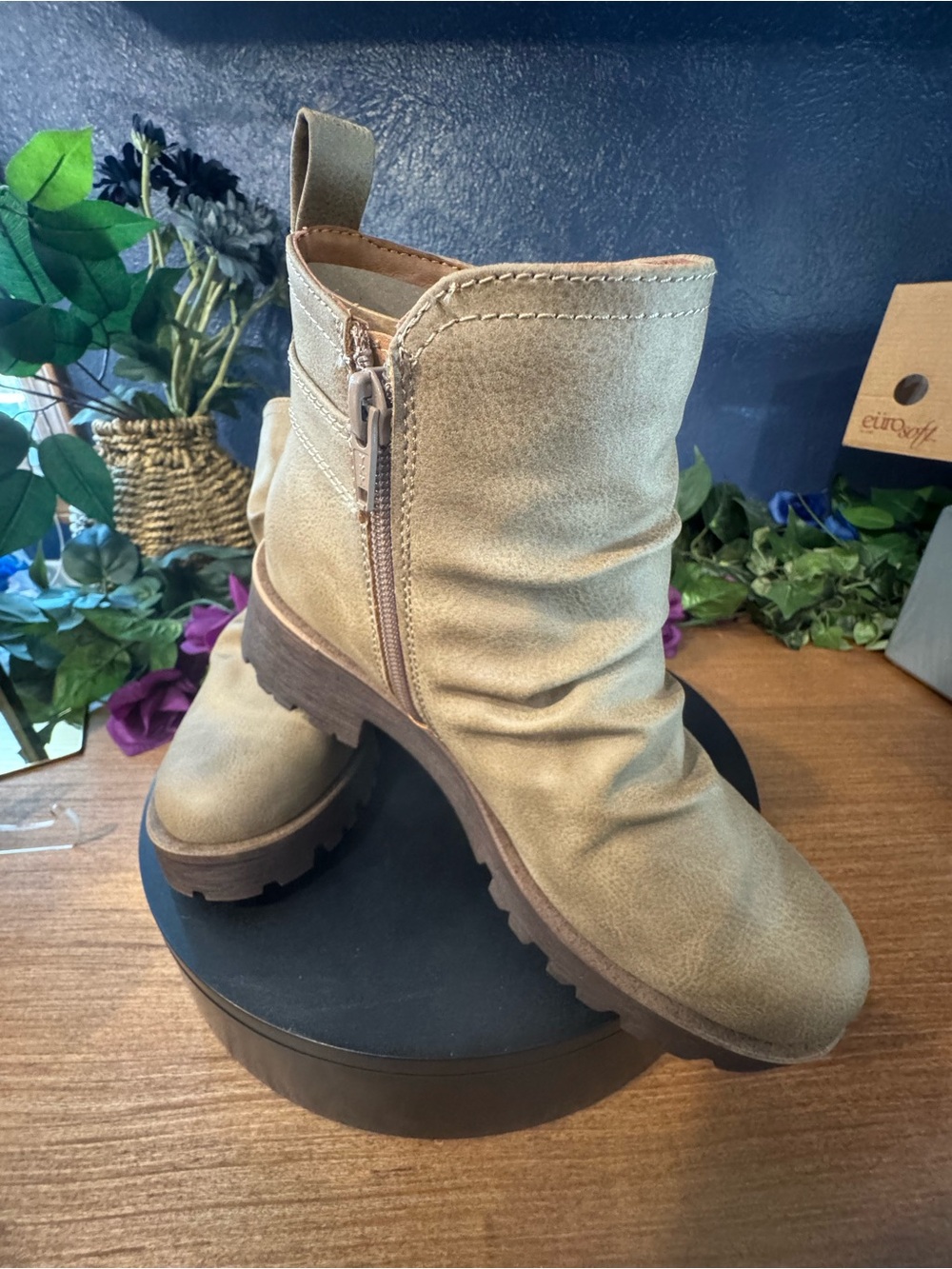 NIB Eurosoft Ariya Side Buckle Ruched Ankle Boots Size 6.5